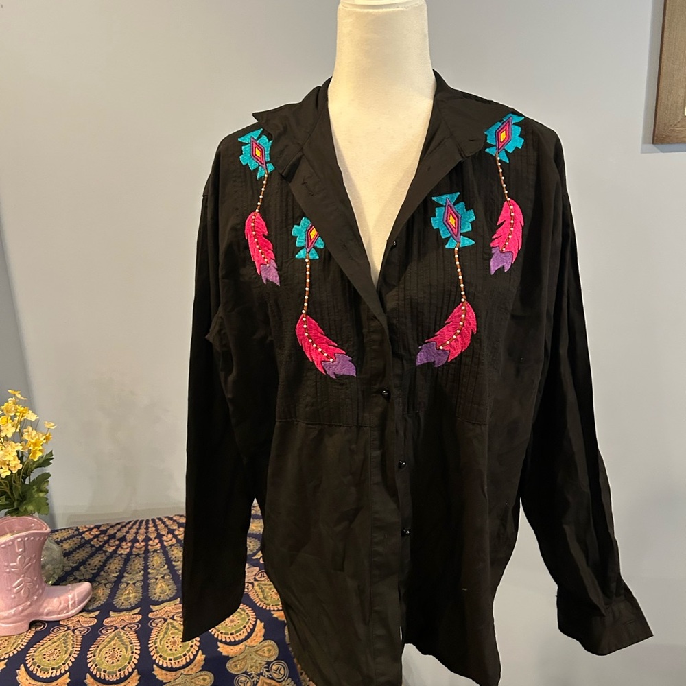Vintage Western Button Up With Embroidered Accents - Picture 3 of 4